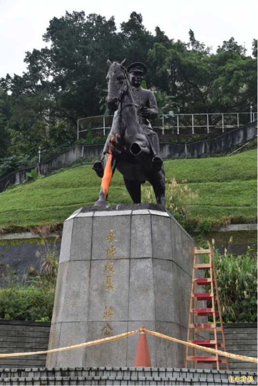 The damaged Chiang Kai-shek statute on NCCU